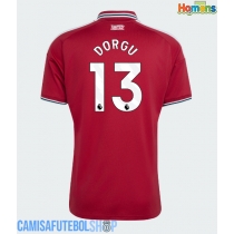 Camisa de time de futebol Manchester United Patrick Dorgu #13 Replicas 1º Equipamento 2026-27 Manga Curta